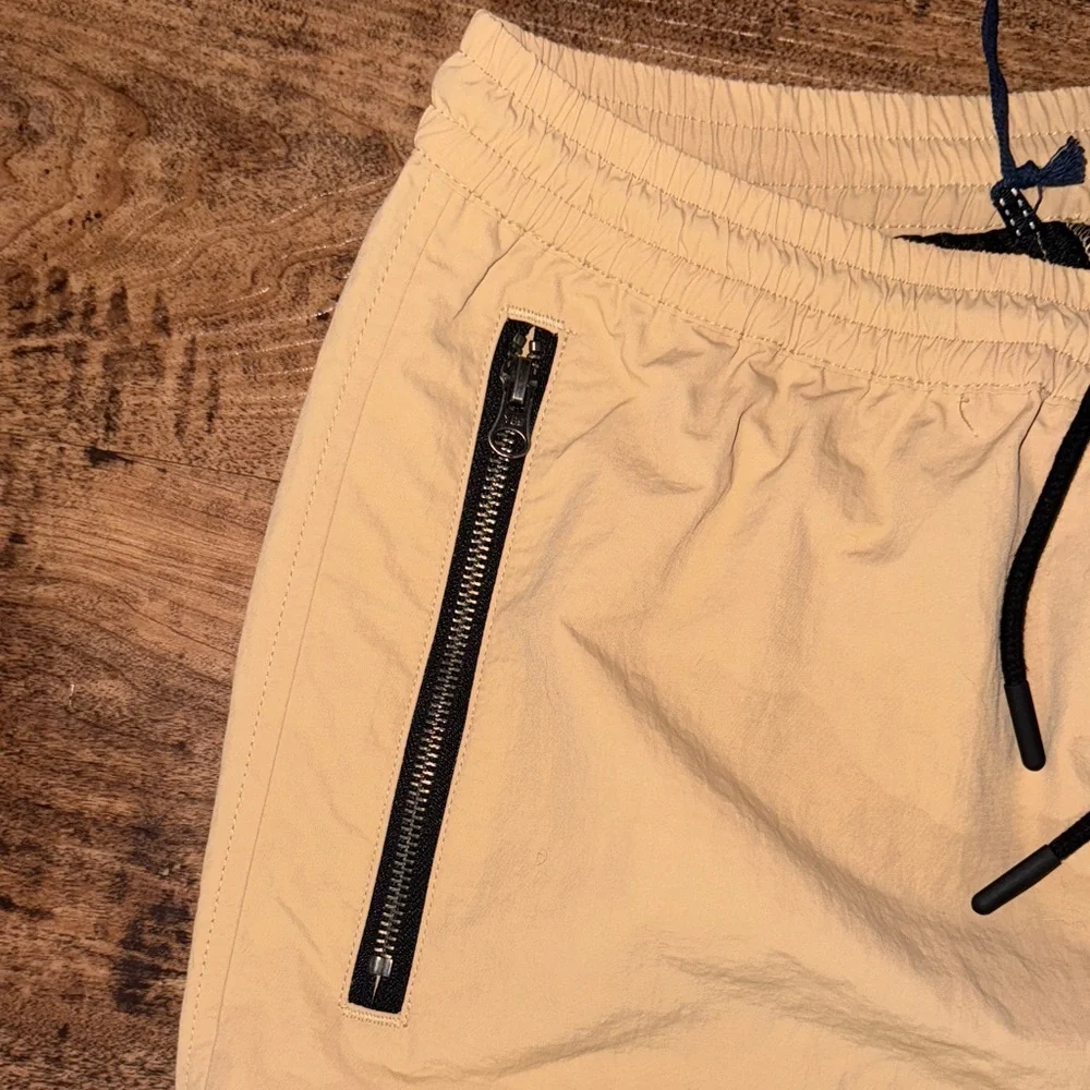 Men's Tan Cargo Shorts new with tags size large